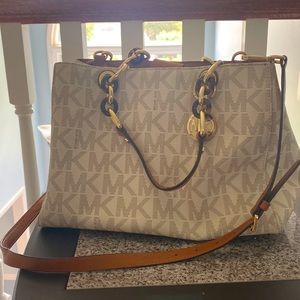 Michael Kors hand bag